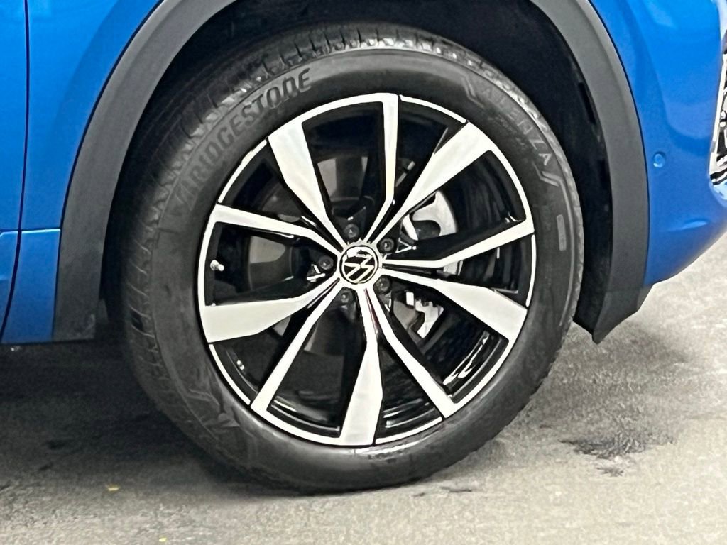 Used 2025 Volkswagen Atlas Cross Sport SEL Premium R-Line image 42