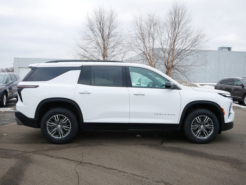 Used 2024 Chevrolet Traverse LT image 8