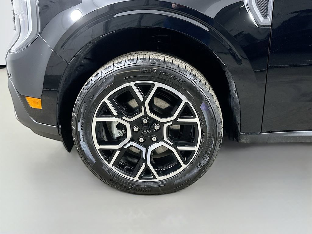 Used 2025 Ford Maverick Lariat AWD/4WD image 8