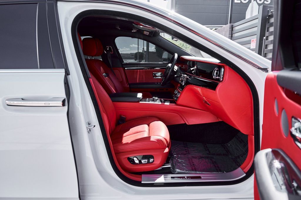 Used 2022 Rolls-Royce Ghost w/ Ghost Package image 25