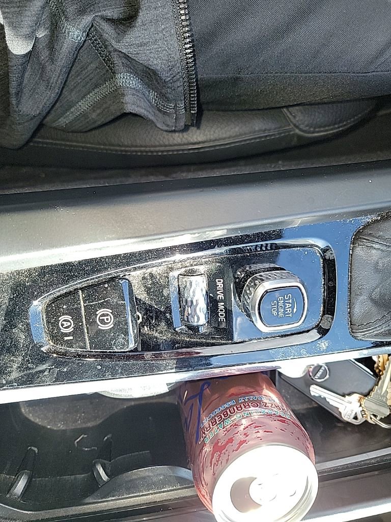 Used 2019 Volvo XC60 T6 Momentum w/ Multimedia Package image 36