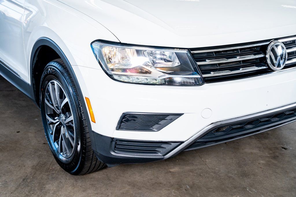 Used 2020 Volkswagen Tiguan SE w/ Panoramic Sunroof Package AWD/4WD image 17