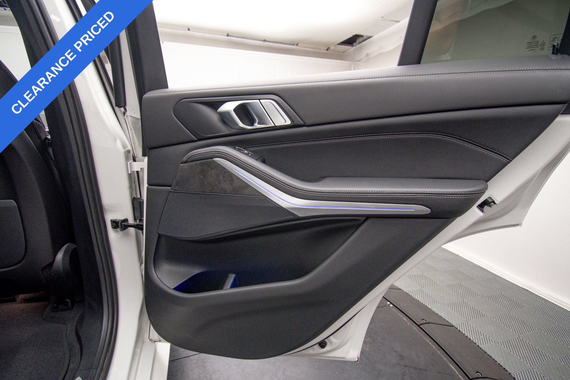 Used 2024 BMW X5 xDrive40i w/ M Sport Package AWD/4WD image 34