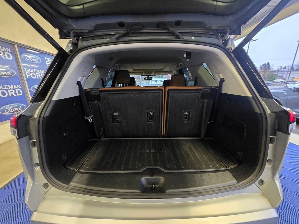 Used 2022 Nissan Pathfinder Platinum w/ Cargo Package image 8