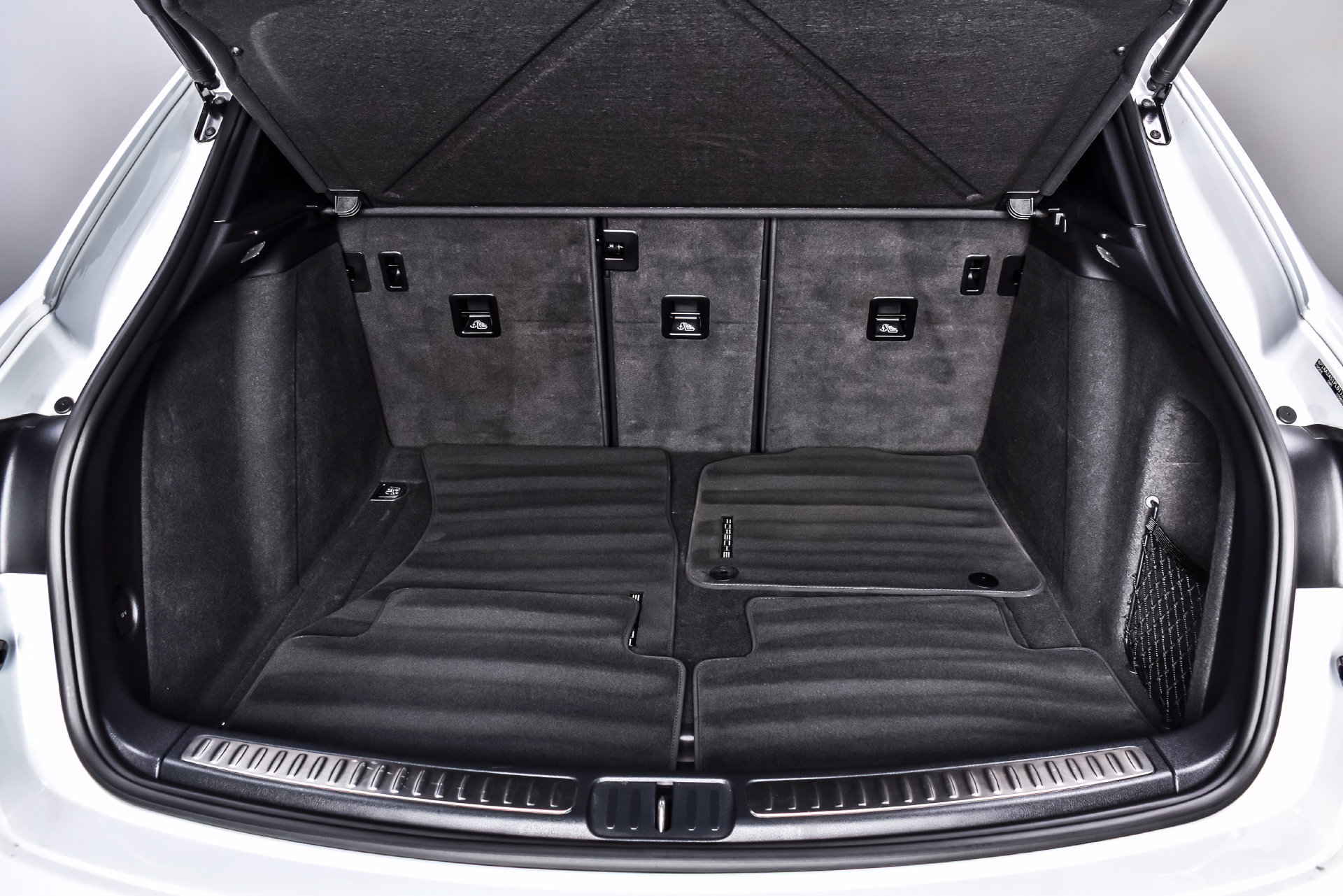 Used 2023 Porsche Macan AWD/4WD image 7