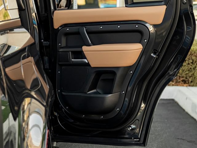 New 2026 Land Rover Defender 110 X AWD/4WD image 32