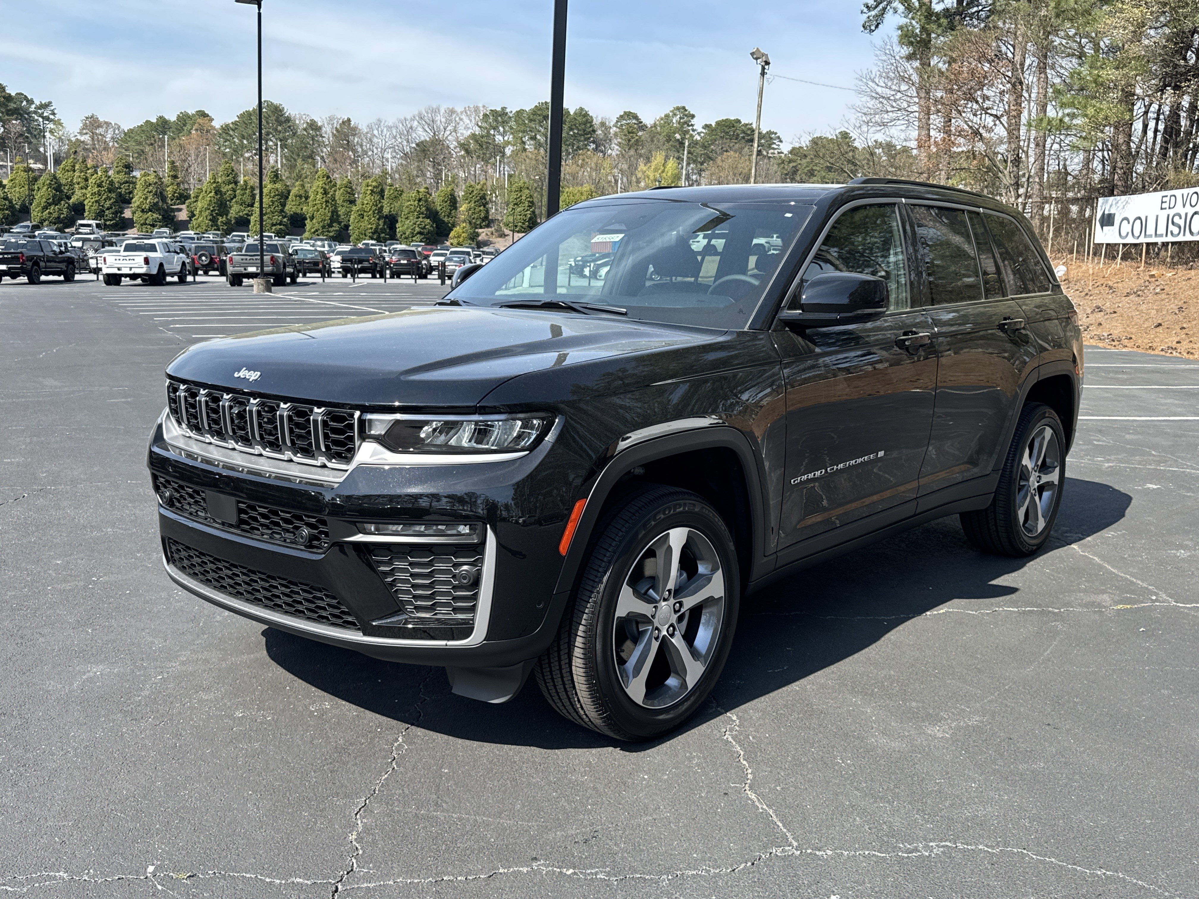 New 2026 Jeep Grand Cherokee Limited w/ Luxury Tech Group II image 3
