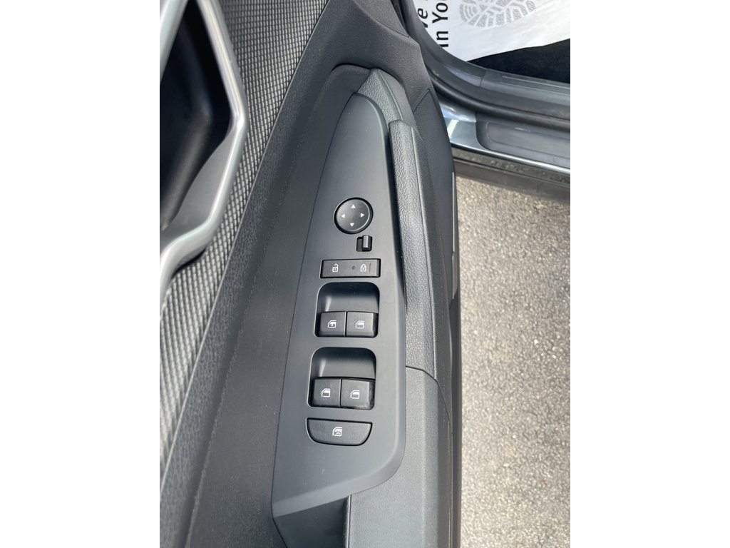 Used 2025 Kia Sportage LX image 12