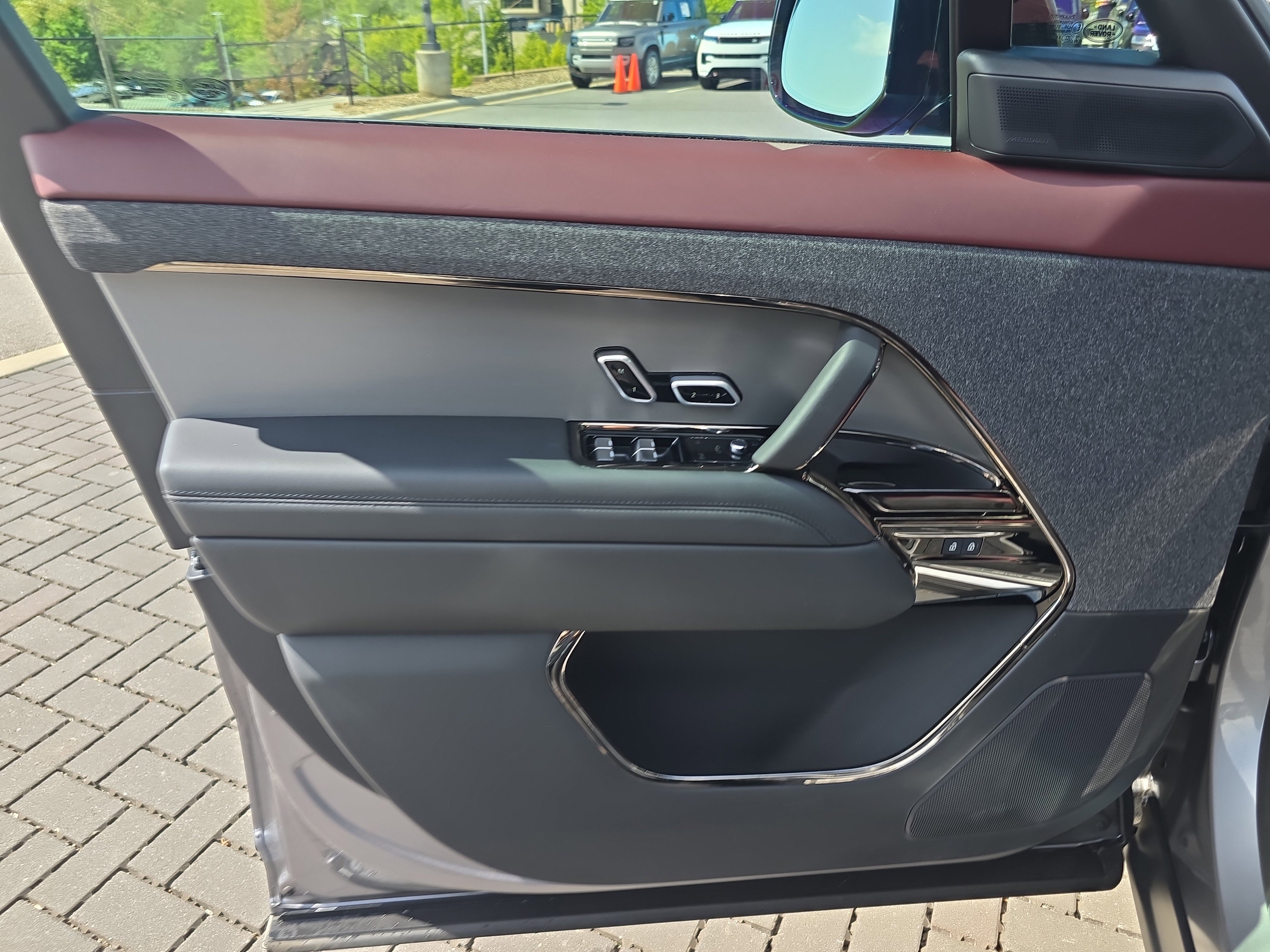 Certified 2025 Land Rover Range Rover Sport Dynamic SE AWD/4WD image 18