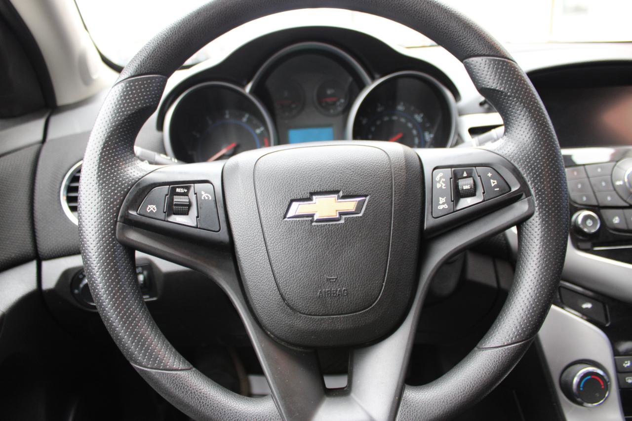 Used 2015 Chevrolet Cruze LT image 17