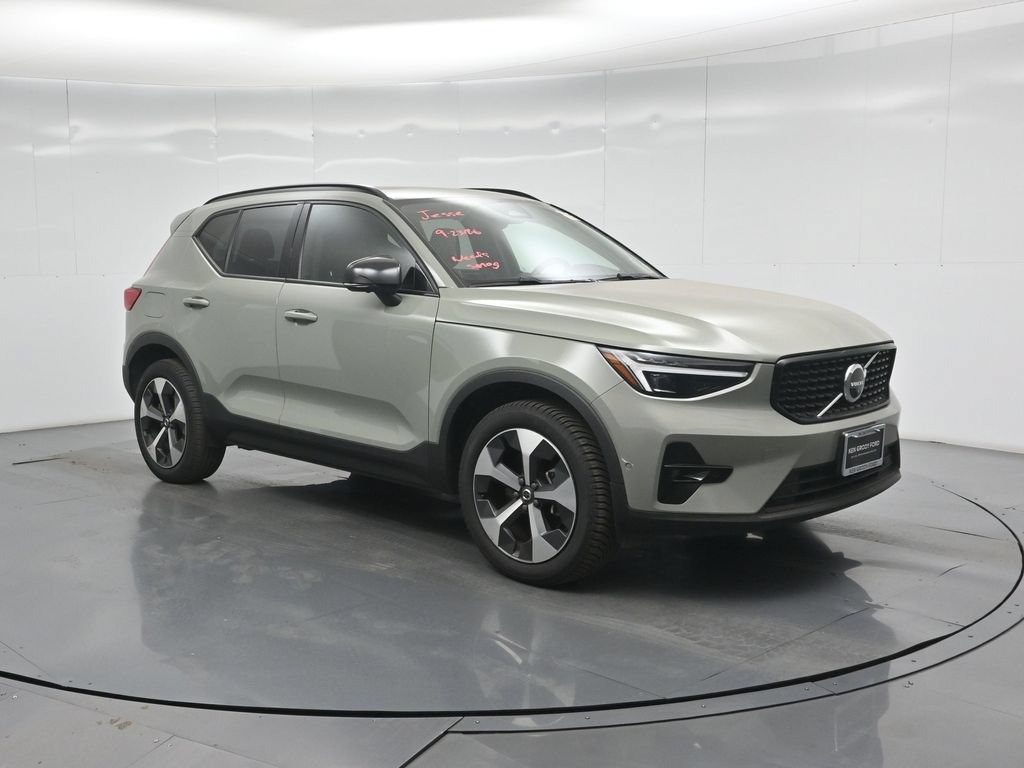 Used 2023 Volvo XC40 B5 Ultimate AWD/4WD image 21