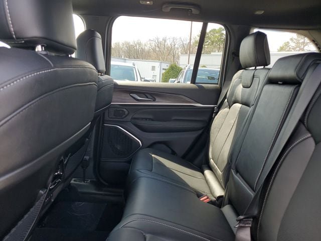 New 2026 Jeep Grand Cherokee Limited AWD/4WD image 13