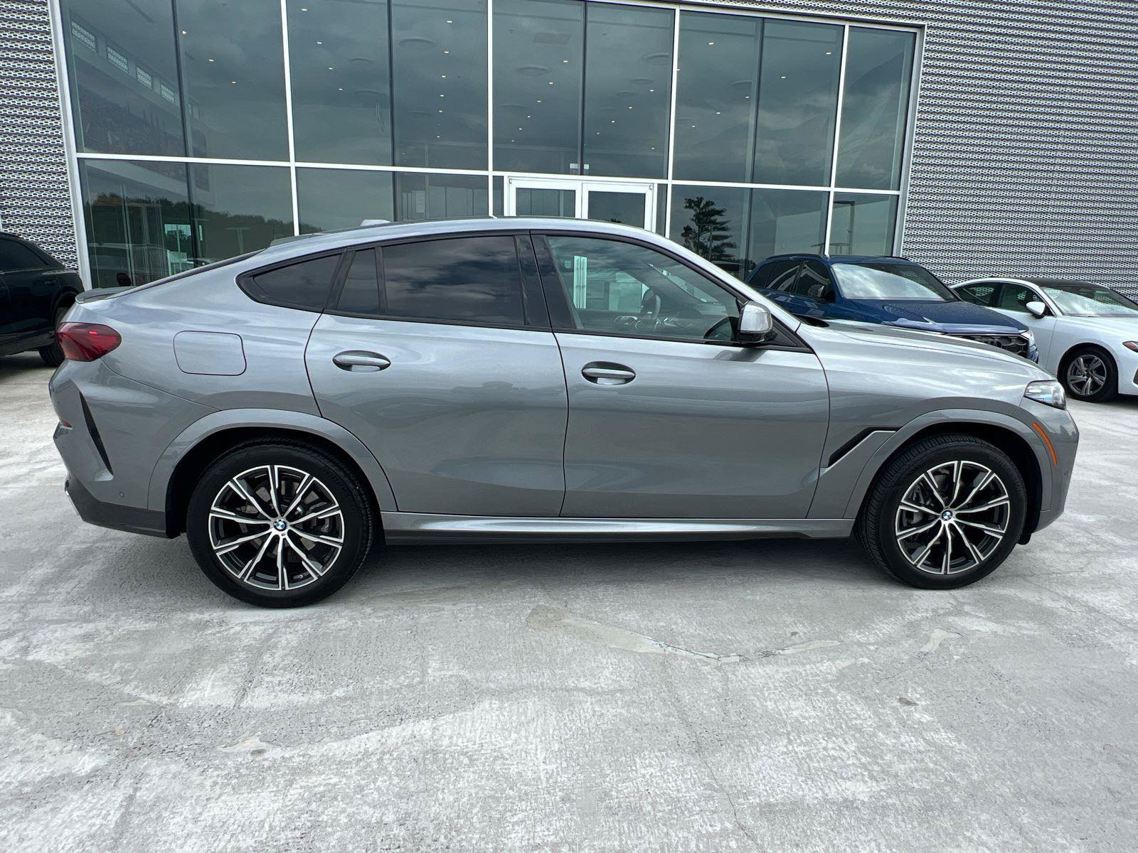 Used 2026 BMW X6 xDrive40i AWD/4WD image 4