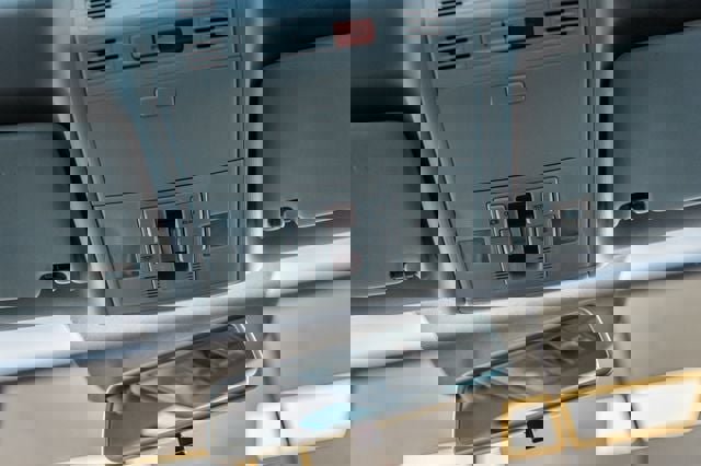 Used 2016 Volkswagen Golf S image 32