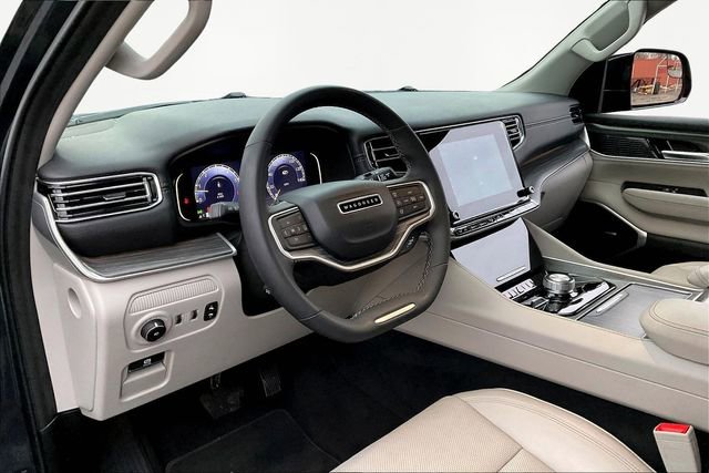 Used 2024 Jeep Wagoneer L Series II w/ Flexible Seating Group image 12