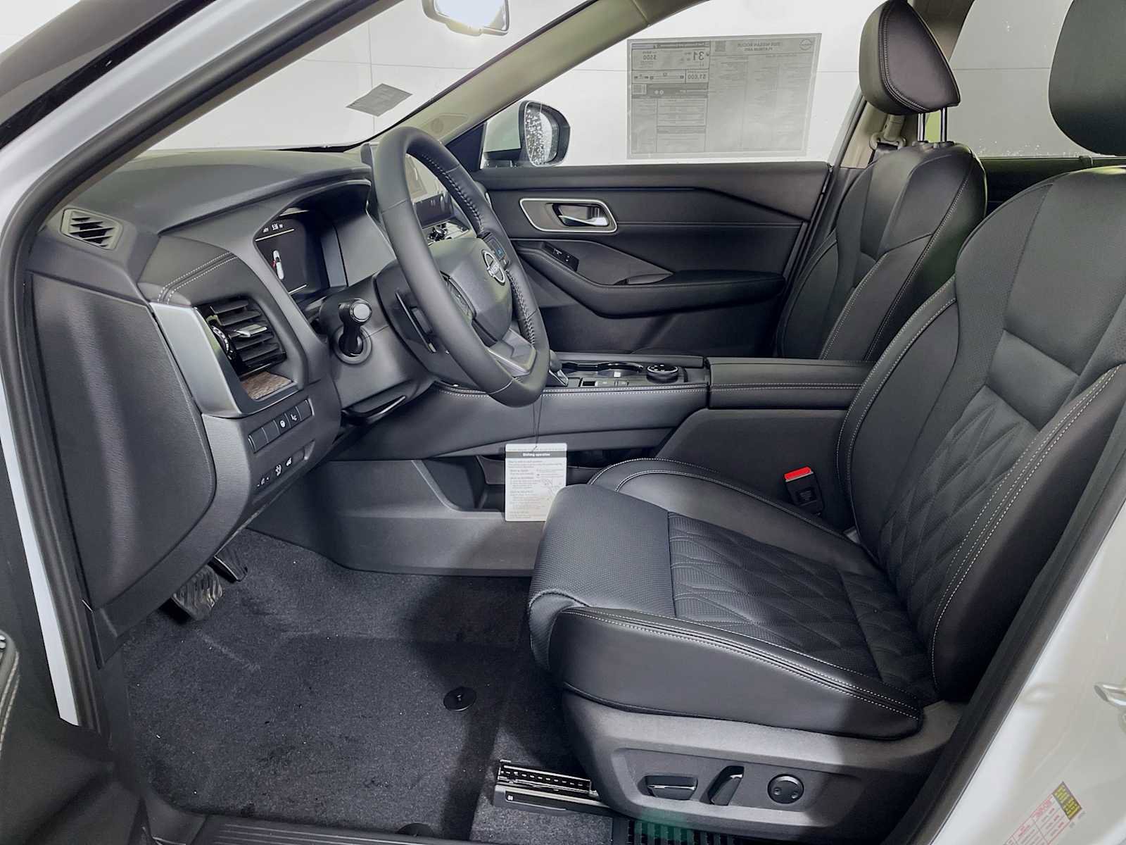 New 2026 Nissan Rogue Platinum w/ Platinum Premium Package image 4