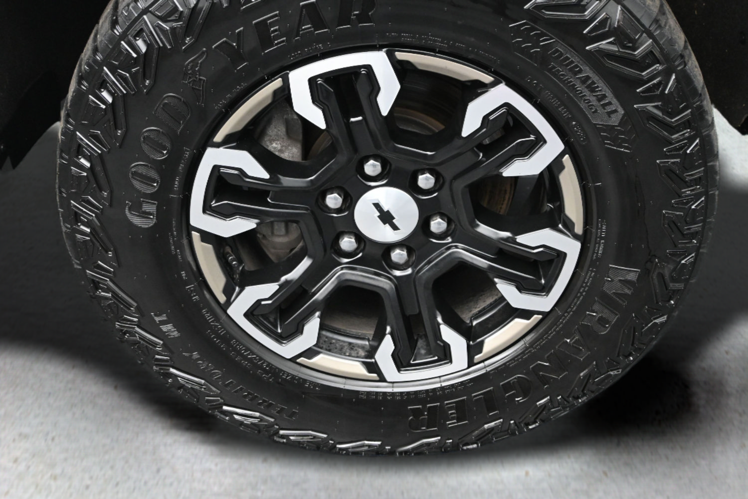 Used 2024 Chevrolet Silverado 1500 ZR2 w/ Technology Package AWD/4WD image 26