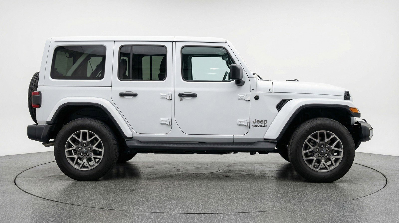 Used 2025 Jeep Wrangler Sahara image 11