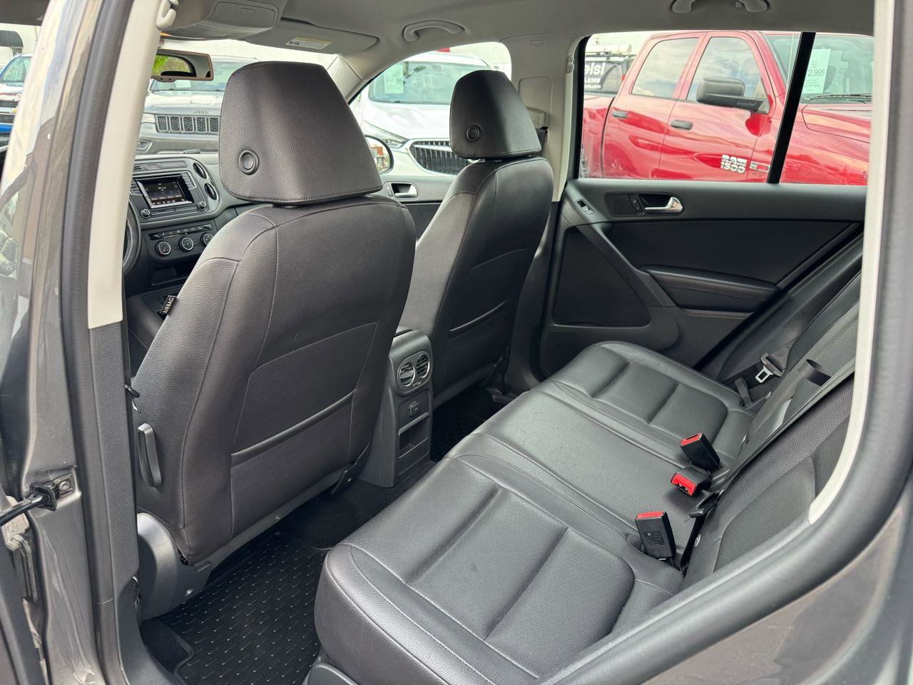 Used 2016 Volkswagen Tiguan S image 16