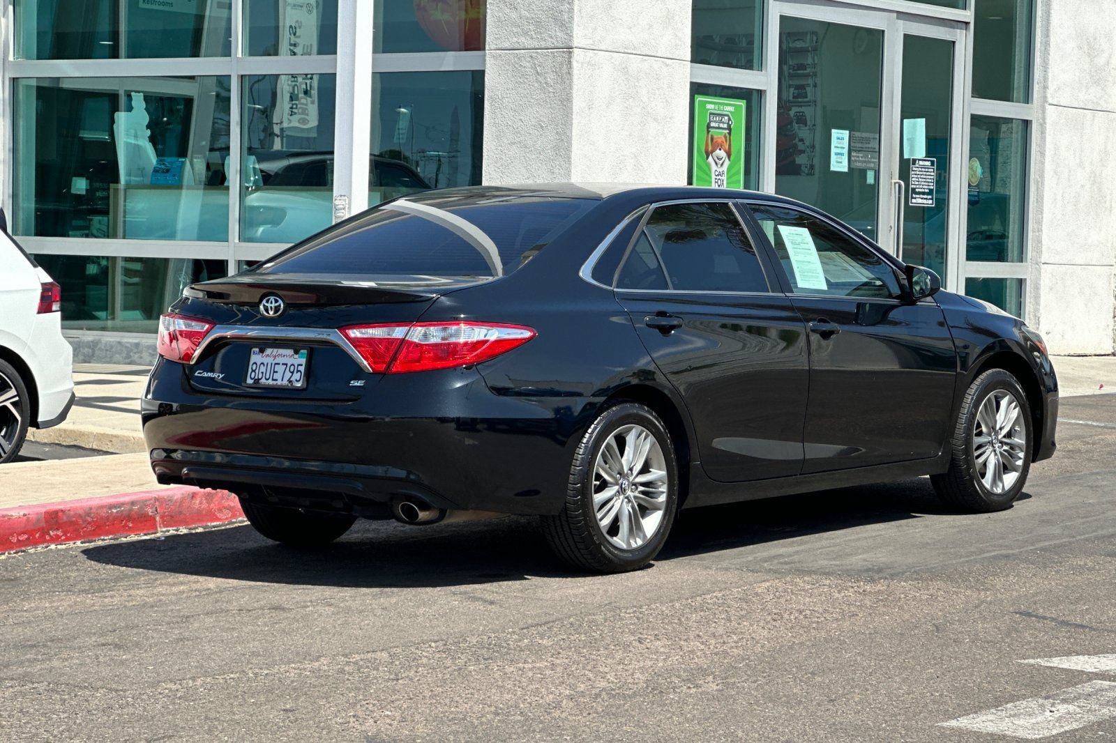 Used 2017 Toyota Camry SE FWD image 4