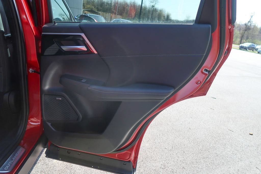 New 2026 Mitsubishi Outlander SE AWD/4WD image 17