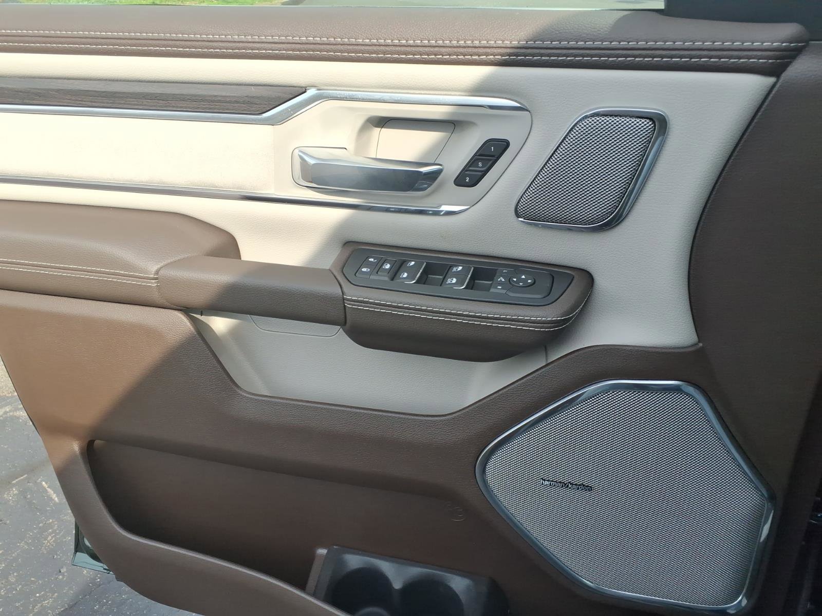 New 2026 RAM 1500 Laramie AWD/4WD image 14