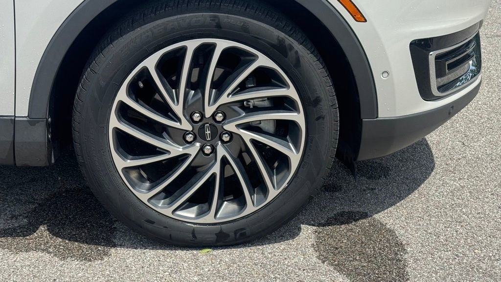 Used 2020 Lincoln Nautilus Reserve w/ Equipment Group 201A FWD image 4