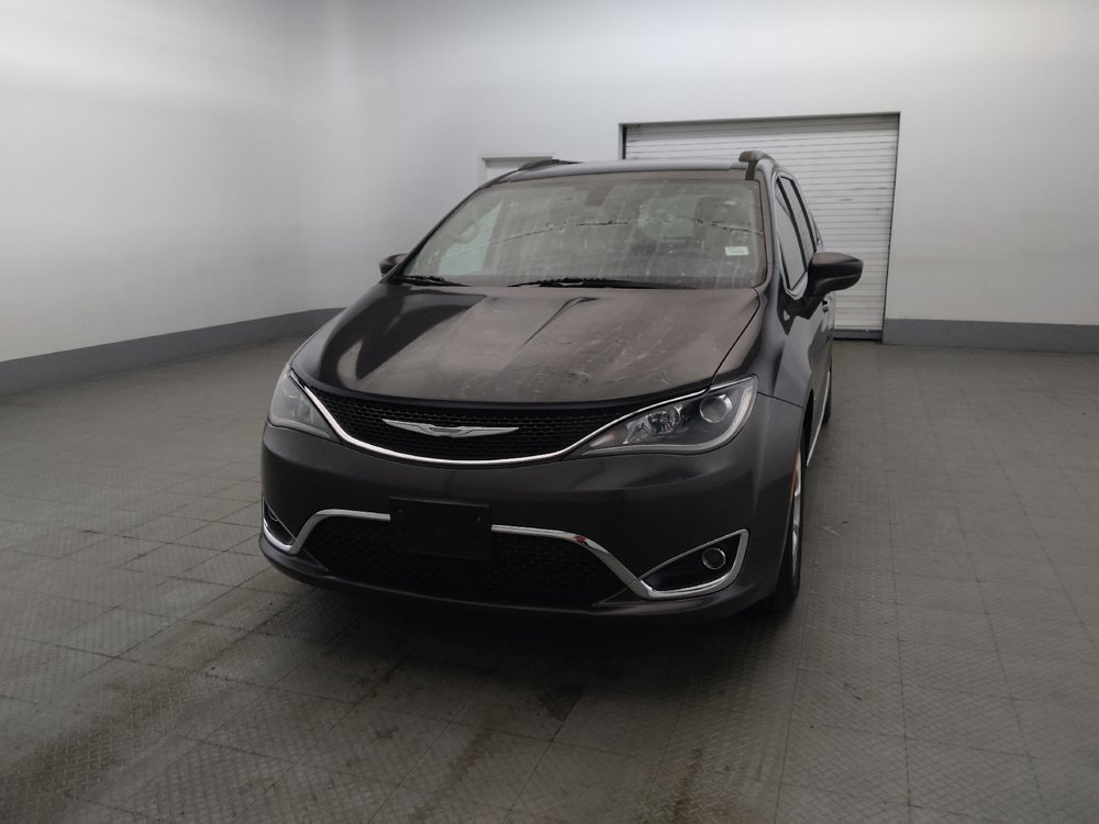 Used 2017 Chrysler Pacifica Touring-L w/ Tire & Wheel Group FWD image 15