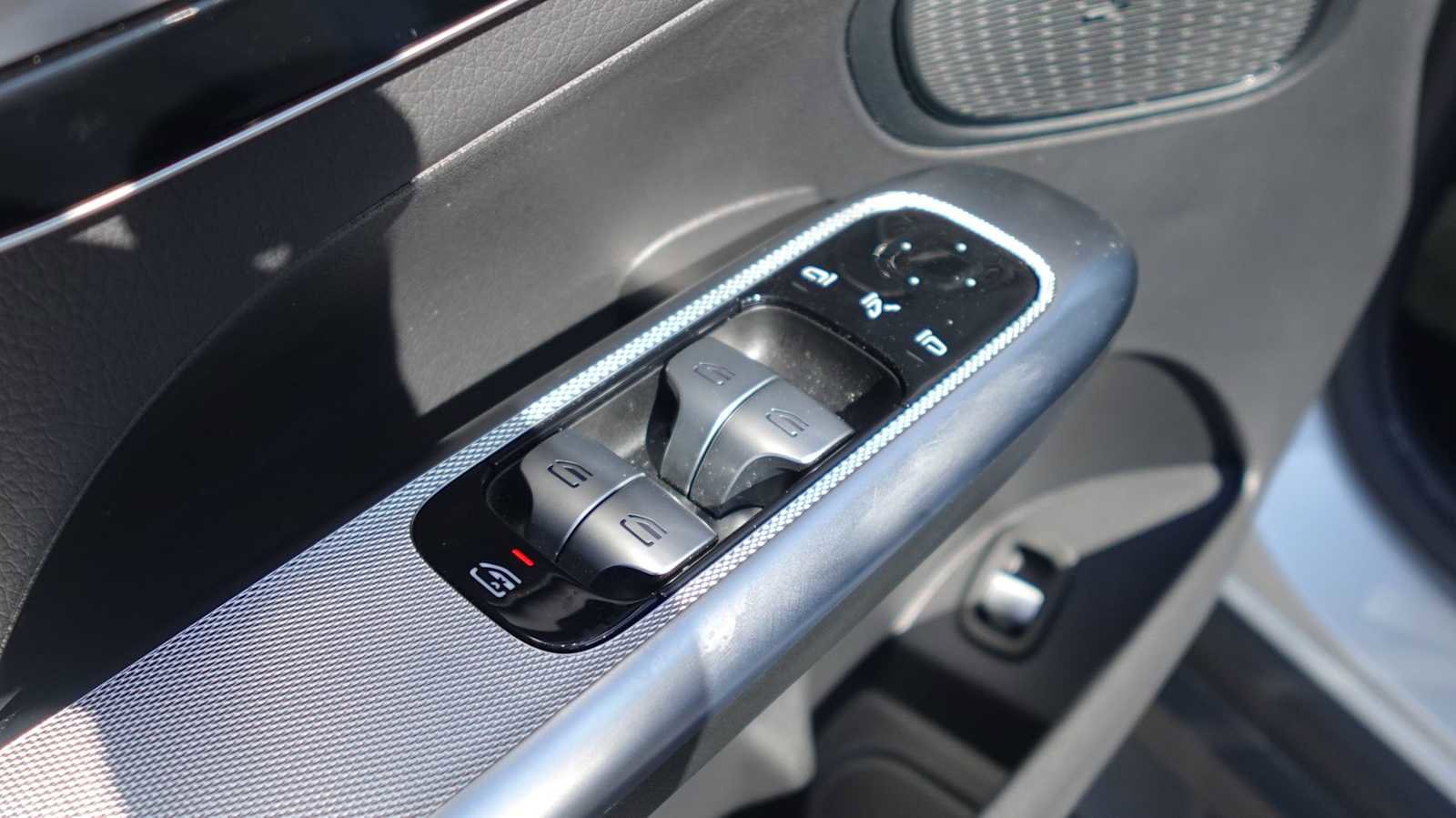 Used 2026 Mercedes-Benz GLC 300 4MATIC image 31