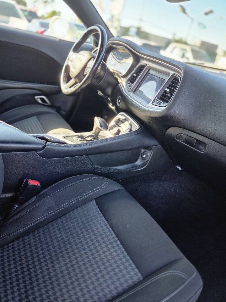 Used 2020 Dodge Challenger SXT RWD image 19