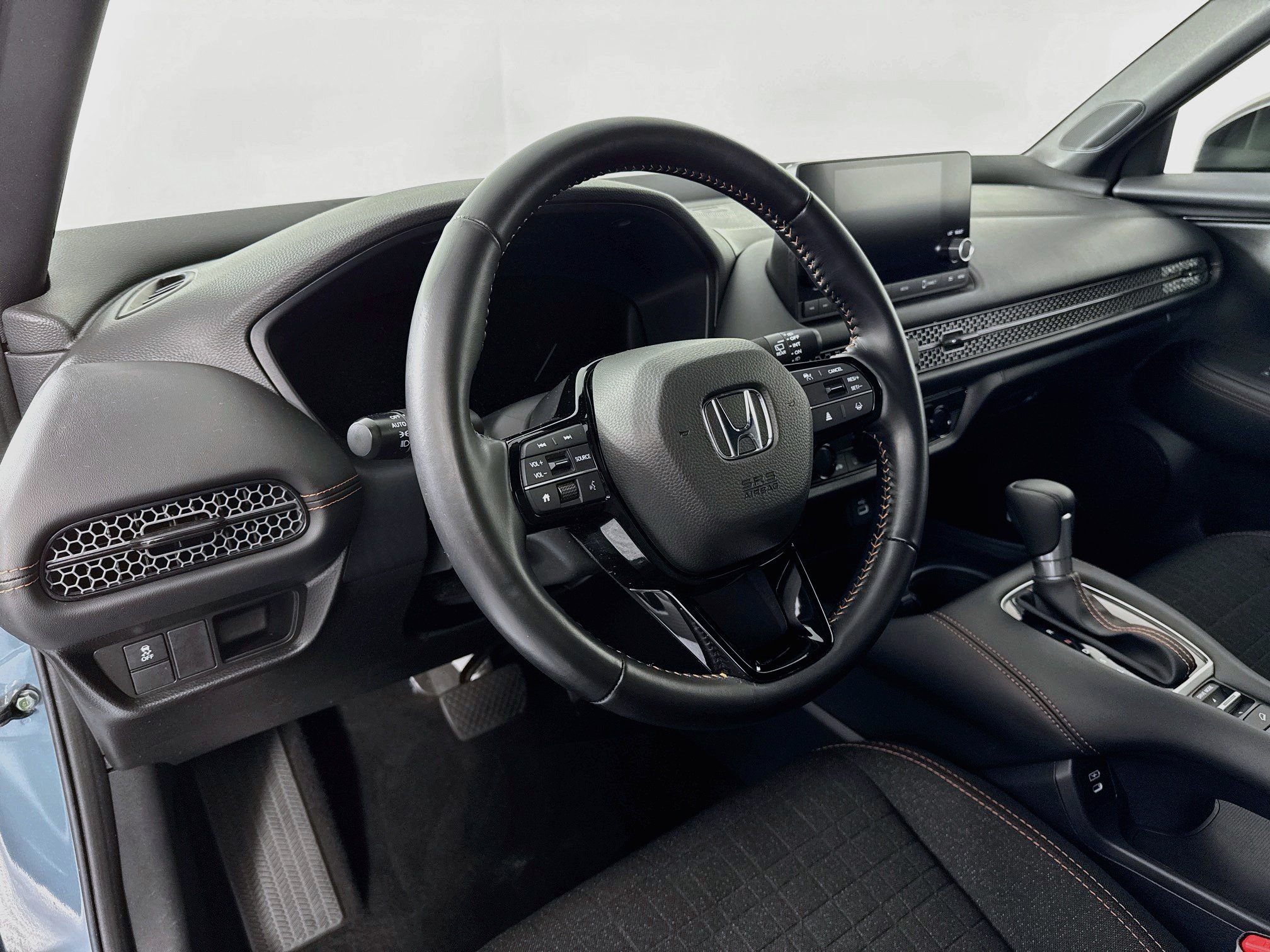 Certified 2025 Honda HR-V Sport image 9