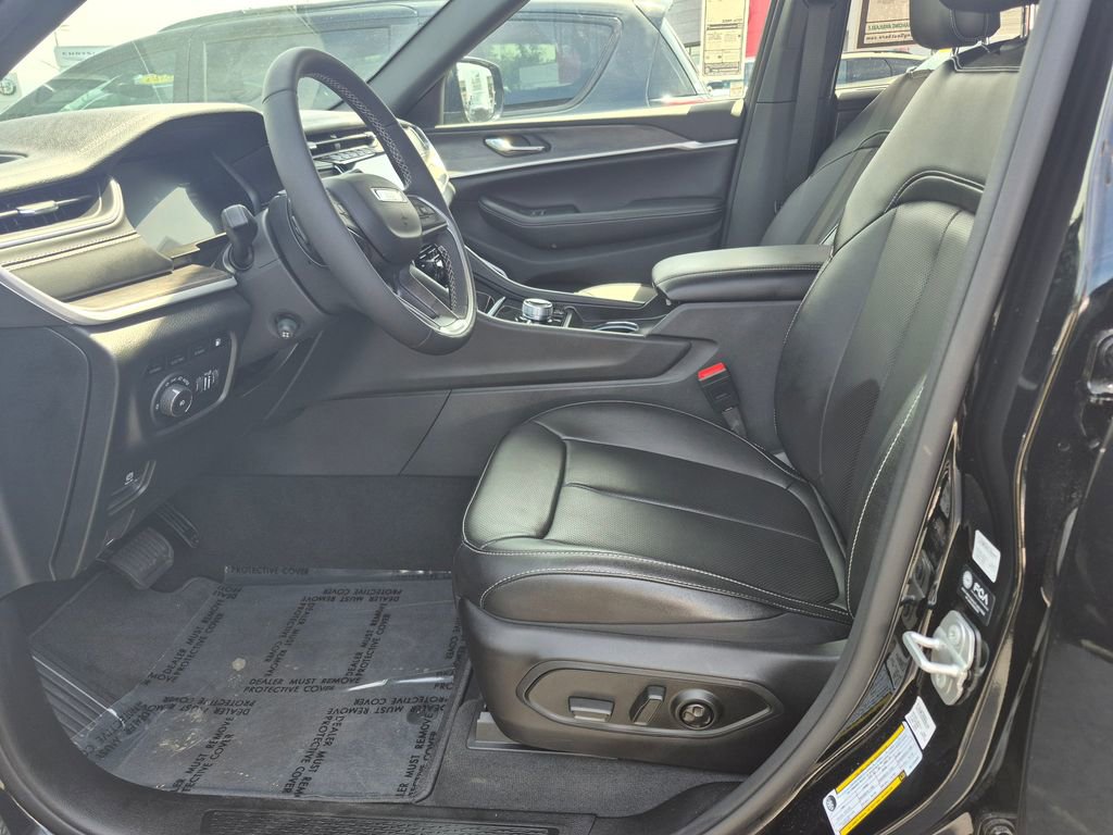 Used 2024 Jeep Grand Cherokee Limited 4xe w/ Luxury Tech Group II AWD/4WD image 2