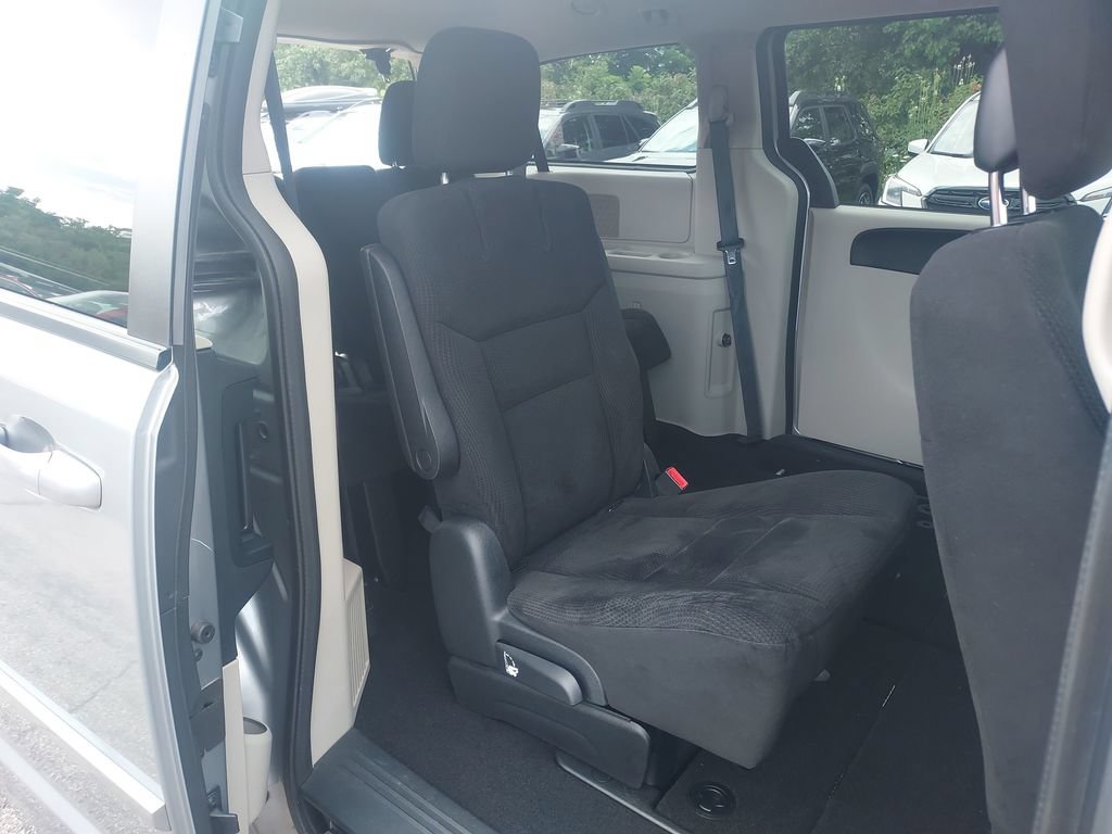 Used 2015 Dodge Grand Caravan SXT FWD image 31