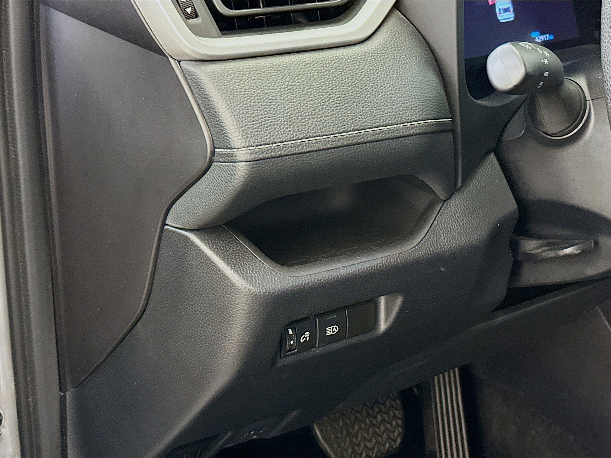 Used 2024 Toyota RAV4 XLE image 17