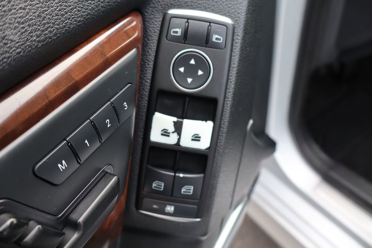 Used 2012 Mercedes-Benz GLK 350 4MATIC image 24