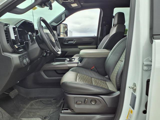 Used 2024 Chevrolet Silverado 2500 ZR2 w/ Technology Package image 19