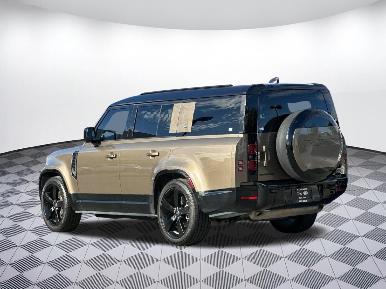 Used 2024 Land Rover Defender 130 X-Dynamic SE AWD/4WD image 3