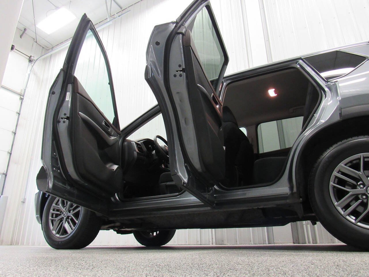 Used 2023 Nissan Rogue S AWD/4WD image 15