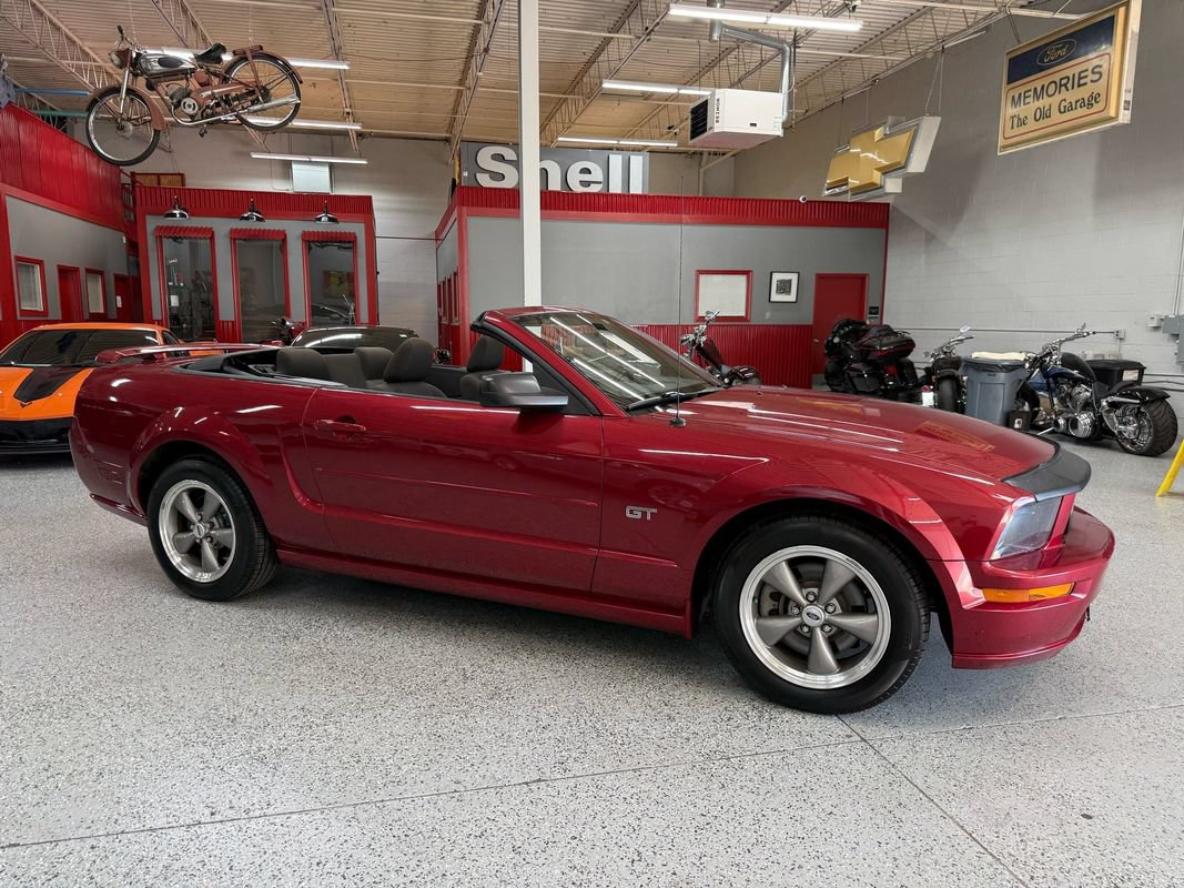 Used 2005 Ford Mustang GT RWD image 12