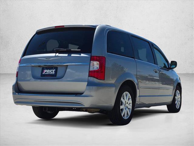 Used 2015 Chrysler Town & Country LX FWD image 5