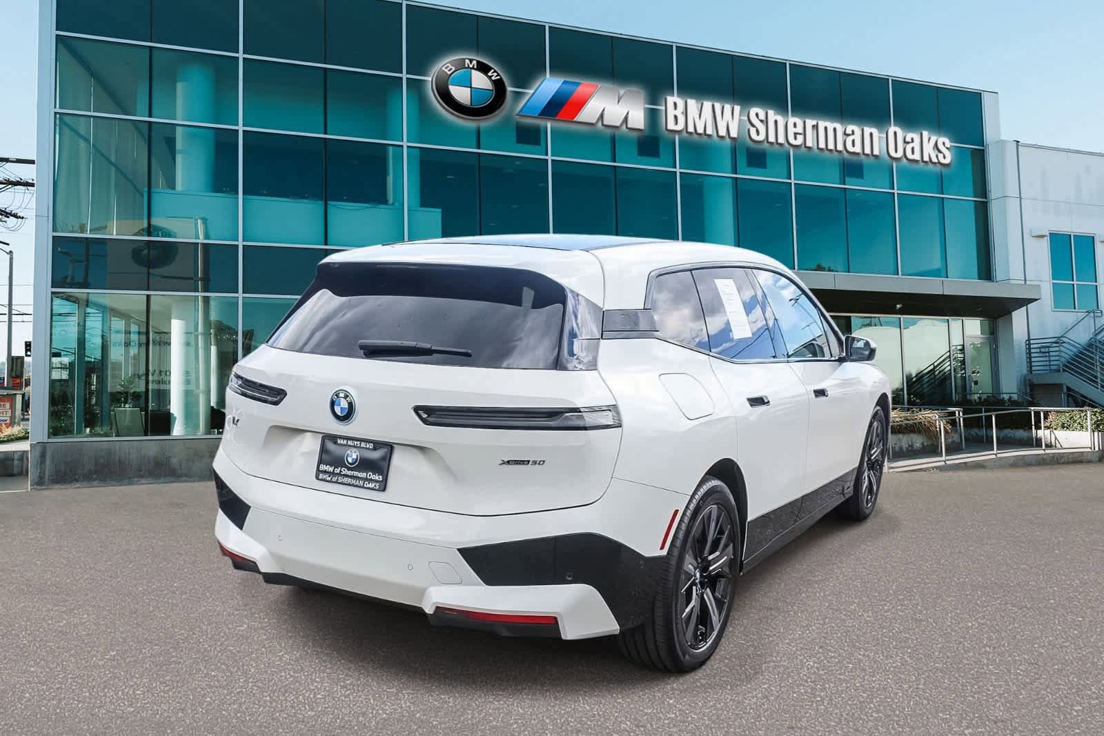Used 2025 BMW iX xDrive50 image 4