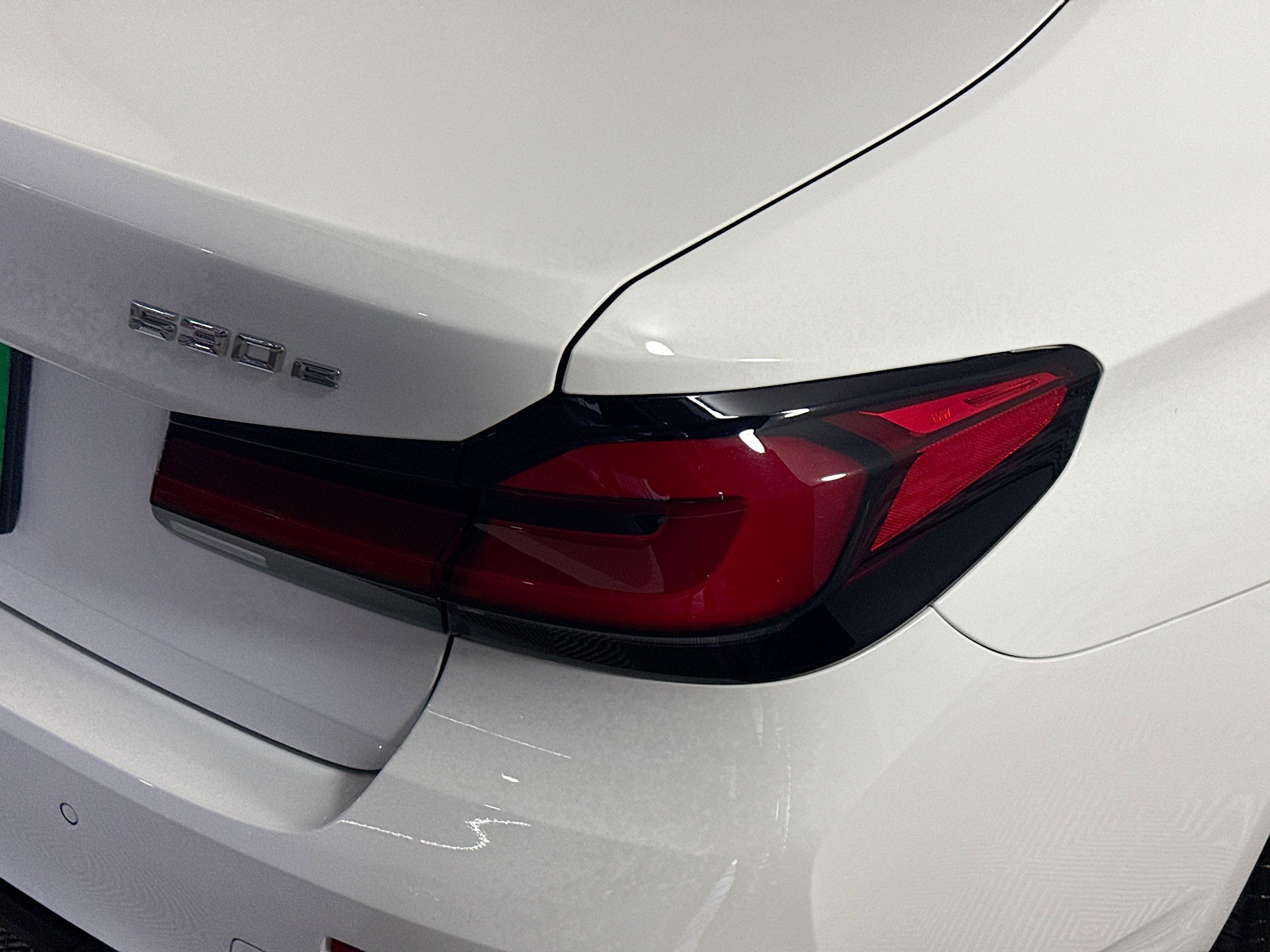 Used 2023 BMW 530e w/ Premium Package image 34