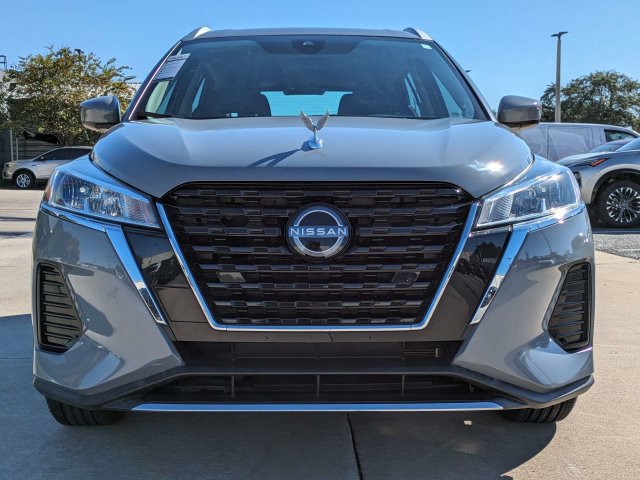 Used 2022 Nissan Kicks SV FWD image 2