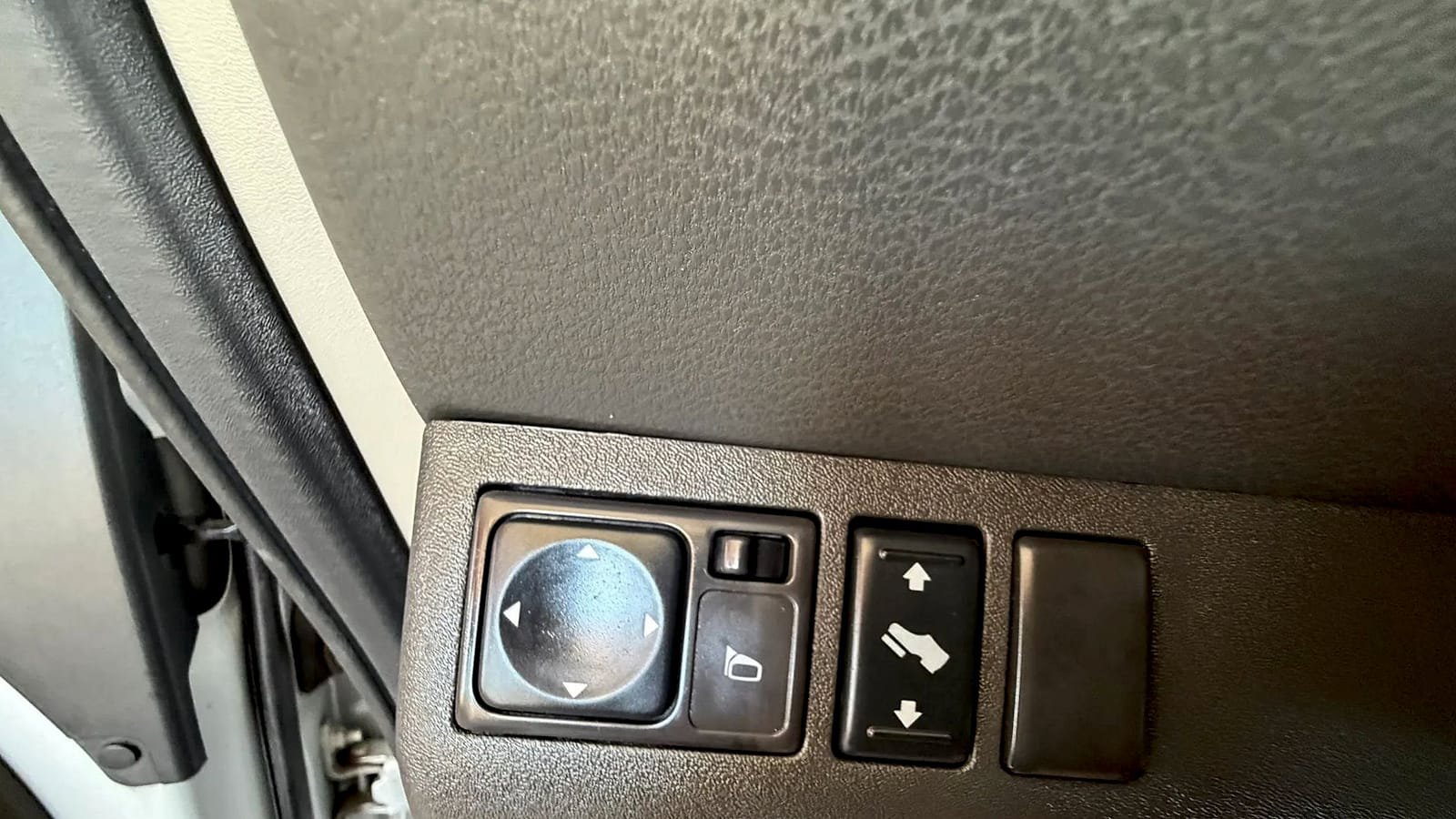 Used 2011 Nissan Pathfinder SV RWD image 33