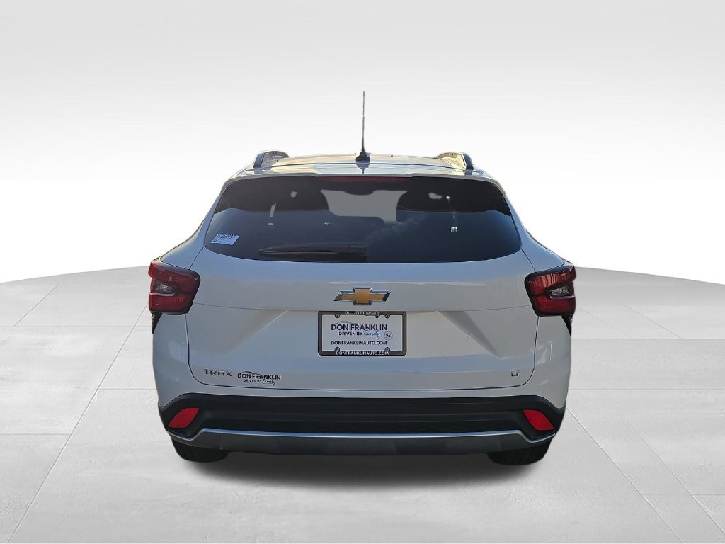 New 2026 Chevrolet Trax LT w/ LT Convenience Package FWD image 4