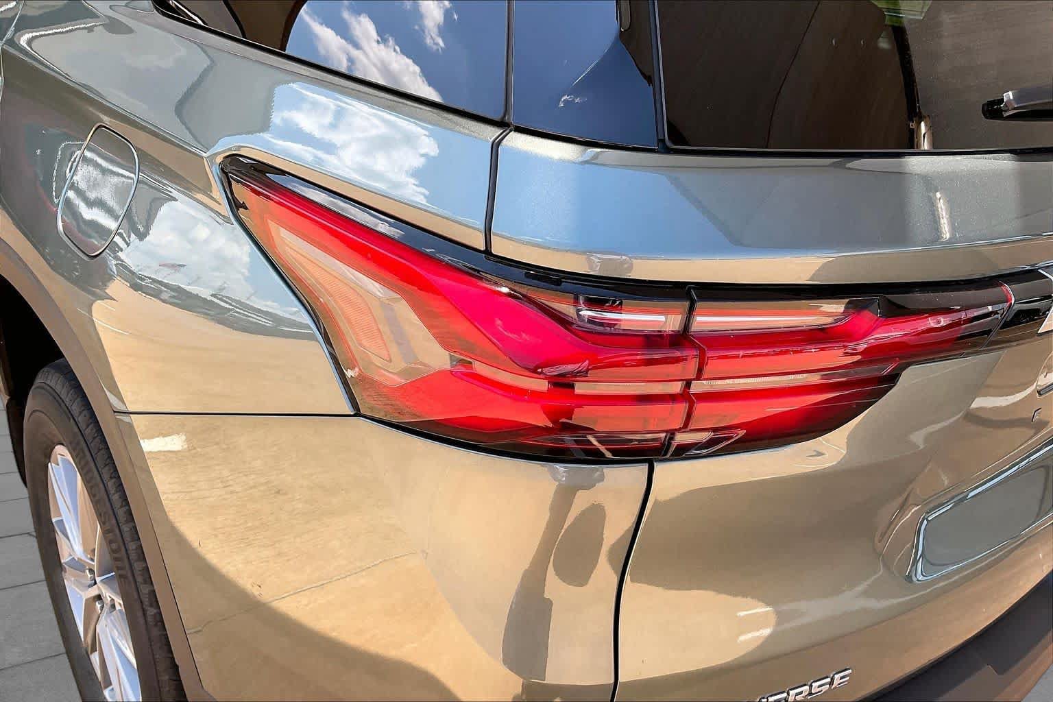 Used 2023 Chevrolet Traverse LT FWD image 27