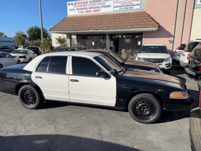 Used 2011 Ford Crown Victoria Police Interceptor w/ Base Police Prep Strobe Pkg image 6