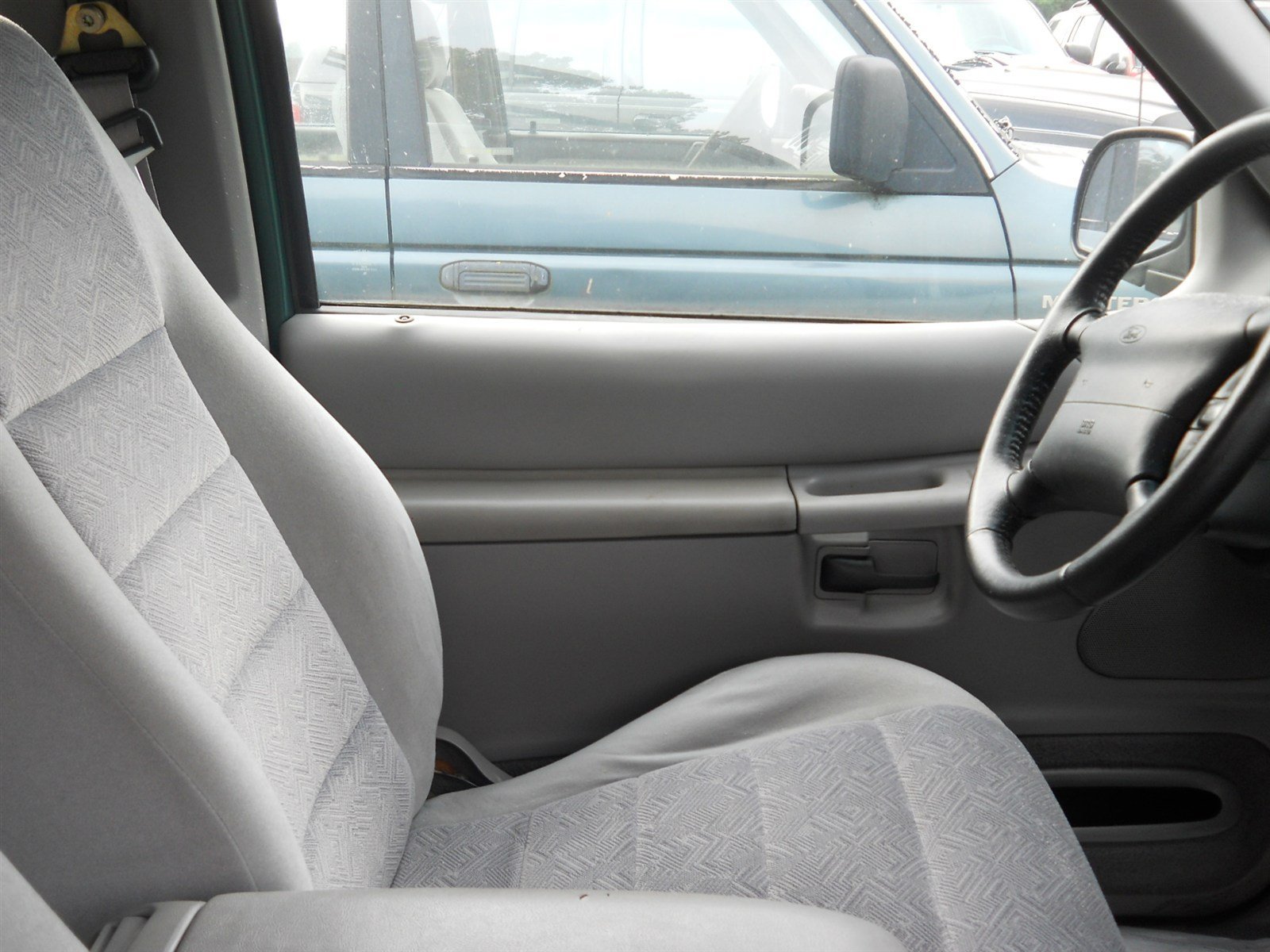 Used 2000 Ford Explorer Sport AWD/4WD image 4