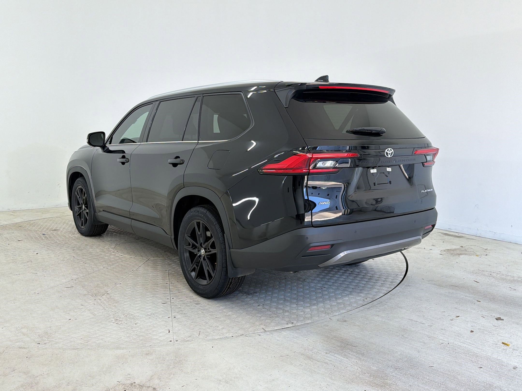 Used 2024 Toyota Grand Highlander AWD image 3