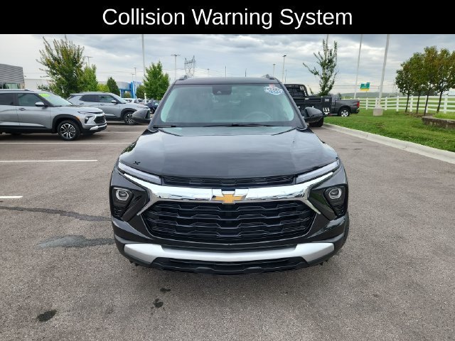 Used 2025 Chevrolet TrailBlazer LT AWD/4WD image 2